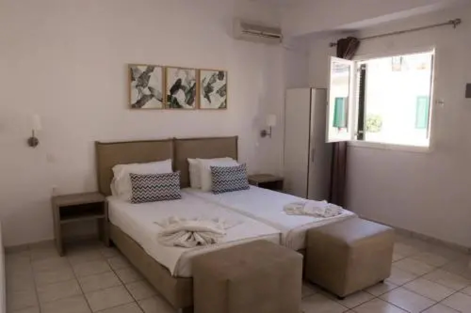 Stavros Beach Apartments