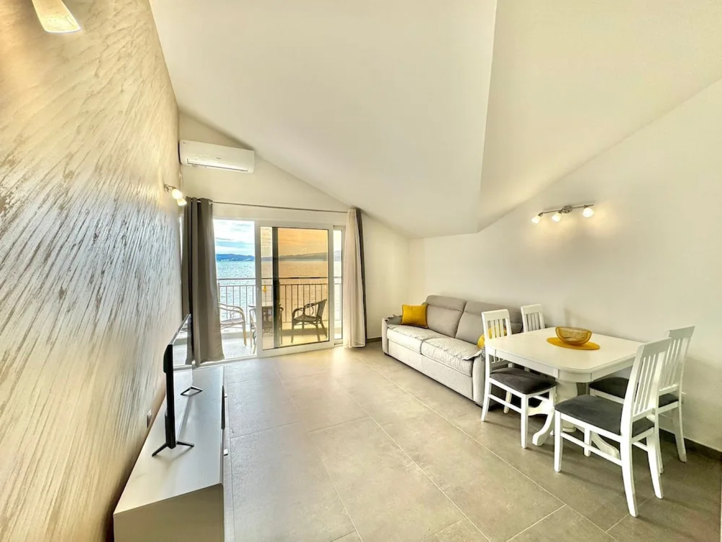 Seaside apartments Zlokovic