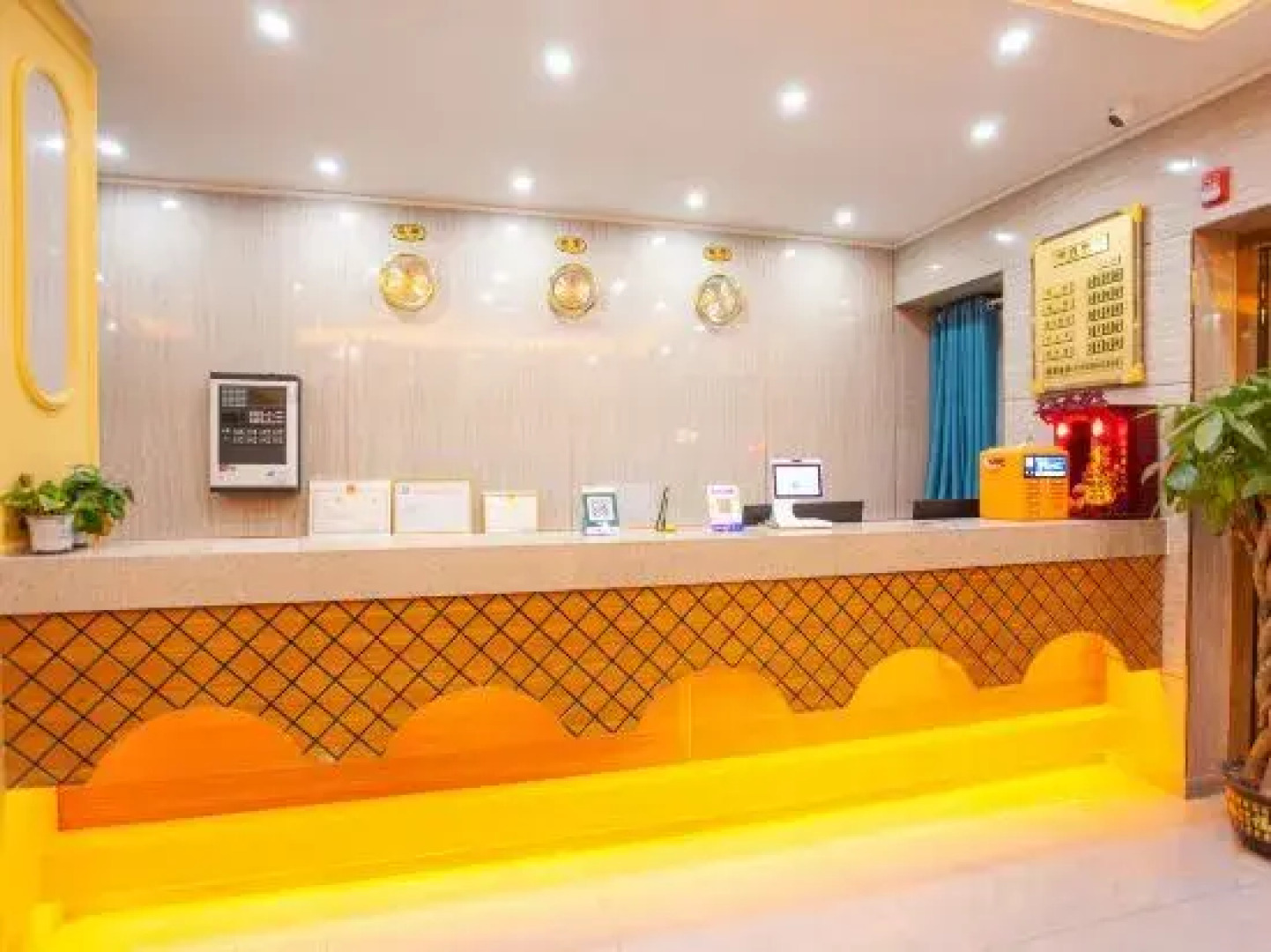 Yangting Hotel (Ganzi Batang Bus Station)