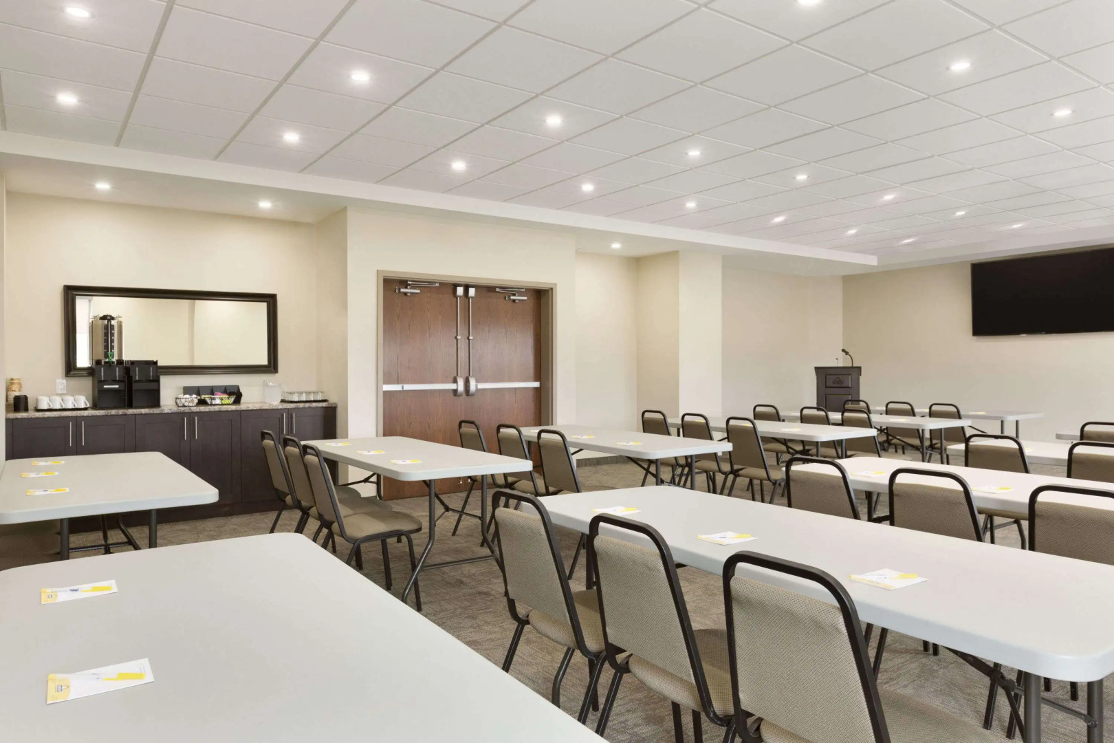 Days Inn & Suites by Wyndham Lindsay