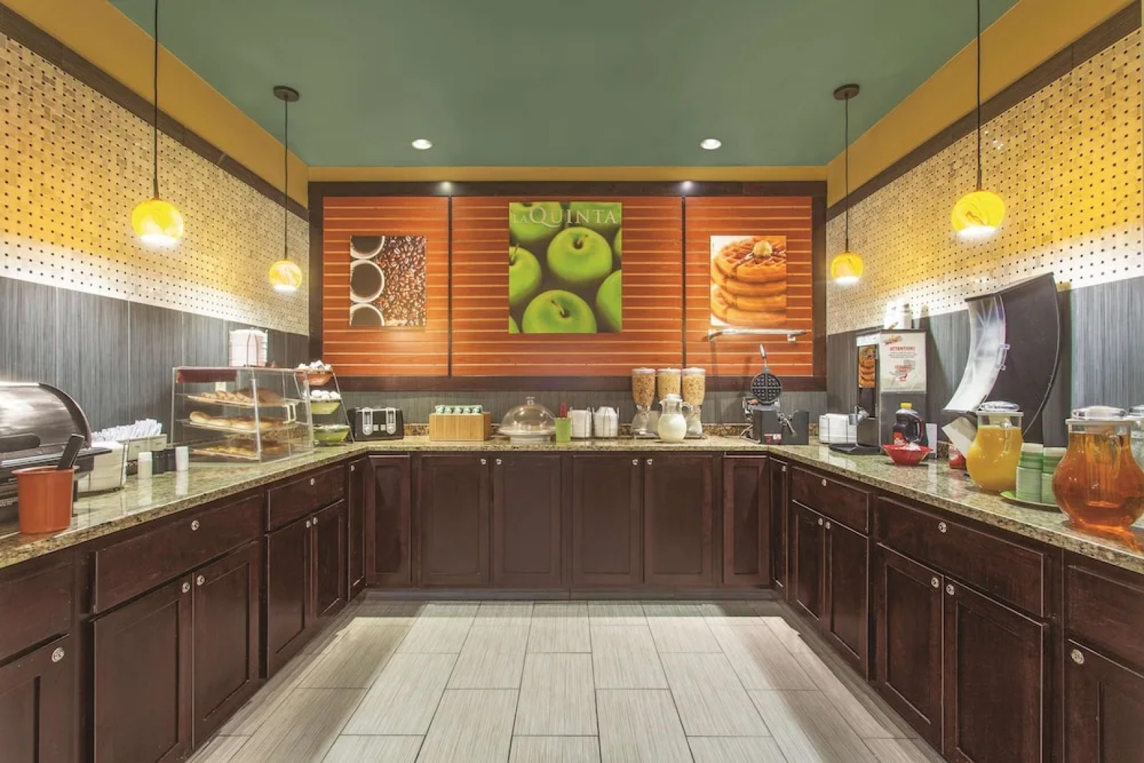 La Quinta Inn & Suites