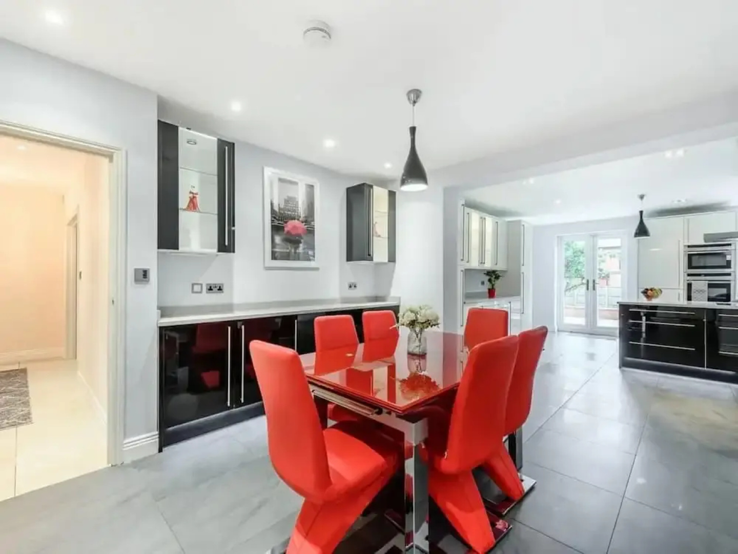 6 Bed House - Sleeps 11 - Pets - Garden - Parking
