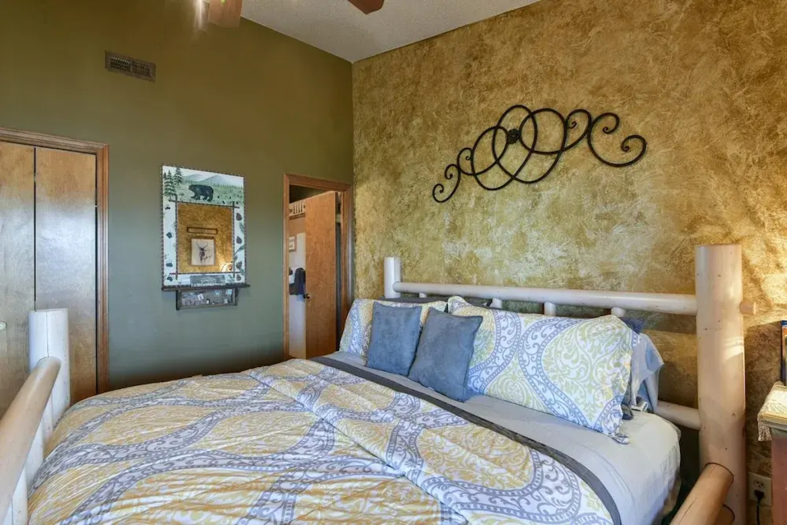 Westcreek Lodge @ Notch-vaulted Ceilings, 2 Pools, Private Lake, 1 Mile to Sdc!