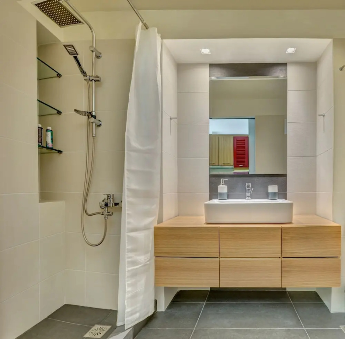 Neoclassical apartment next to Acropolis