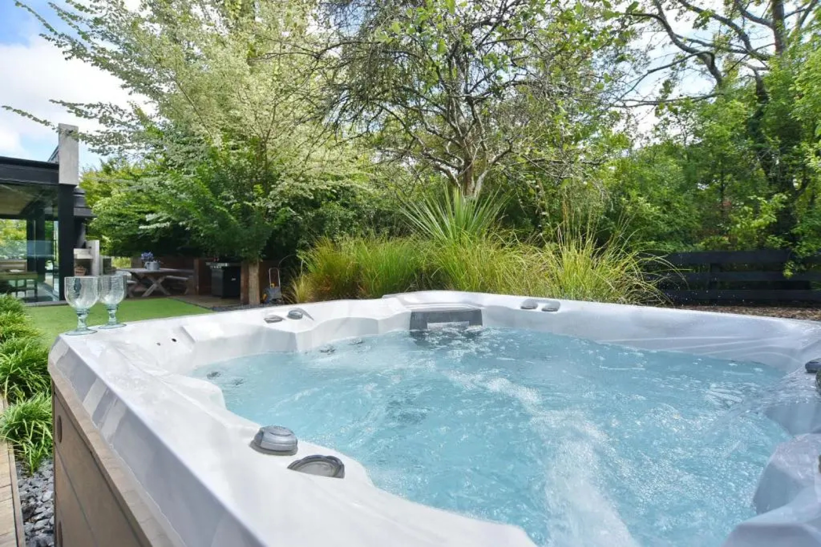 Bridle Path Retreat - Modern Private Luxury