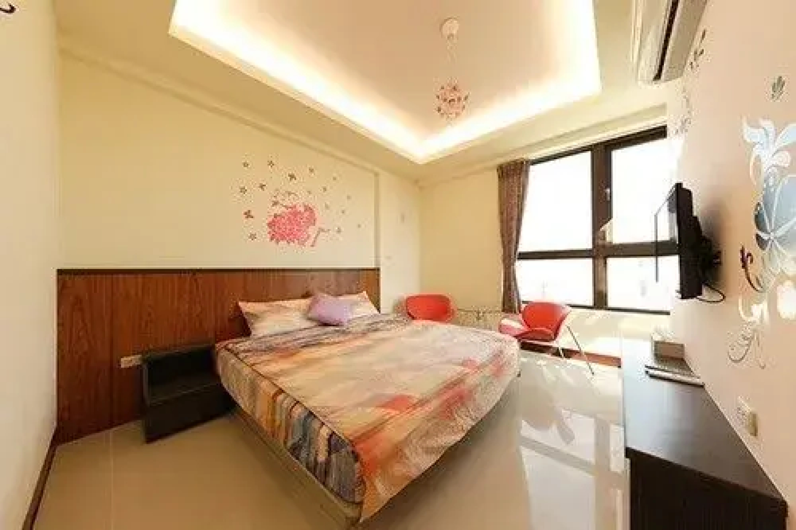 Round Bed