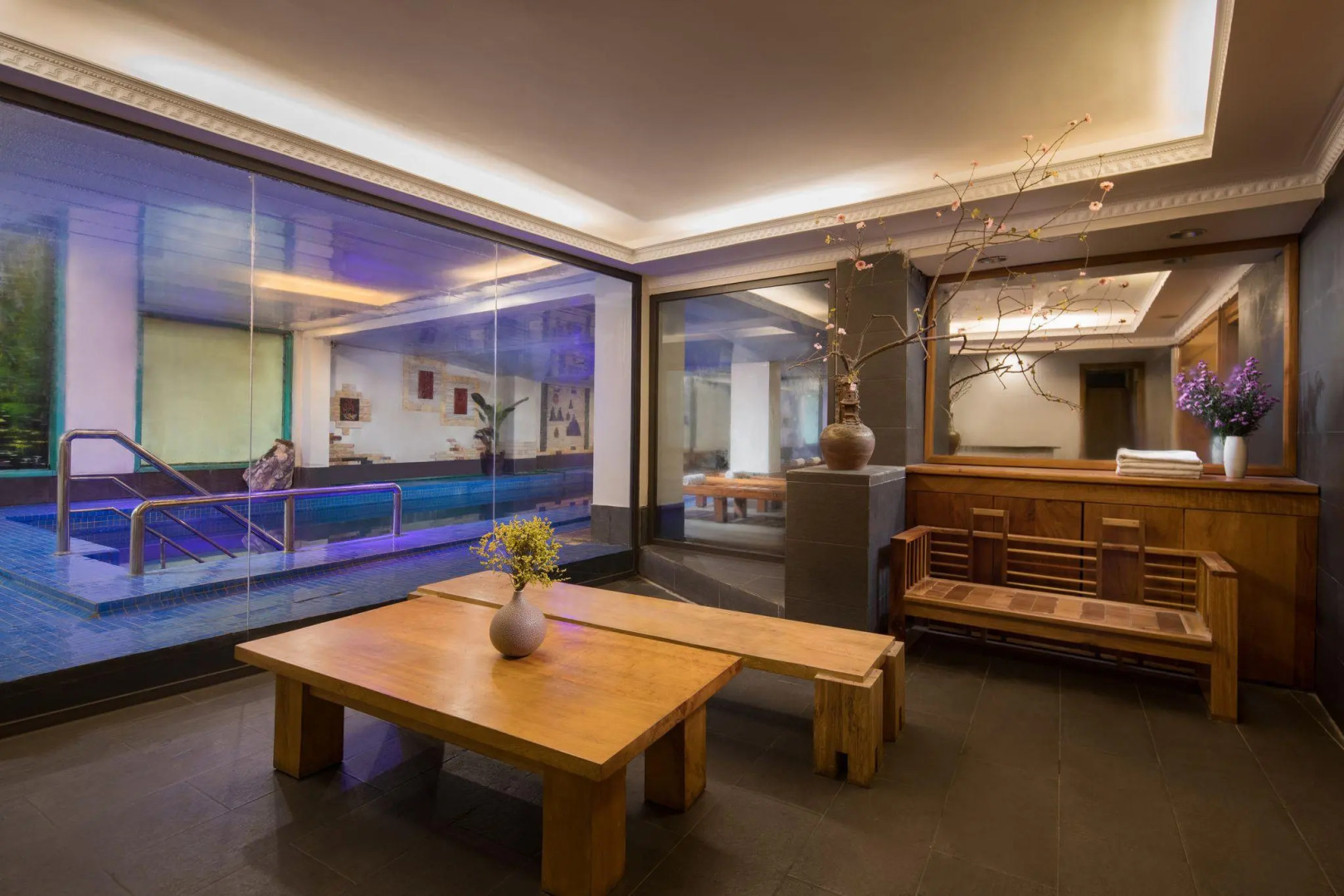 Sunny Mountain Hotel