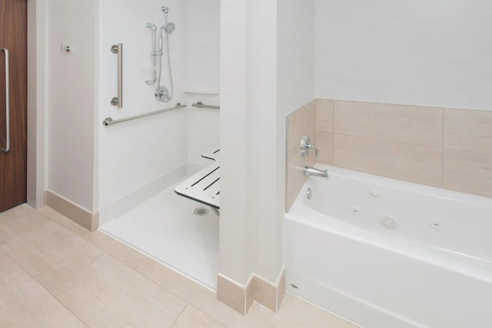 Holiday Inn Express and Suites Detroit/Sterling Heights by IHG