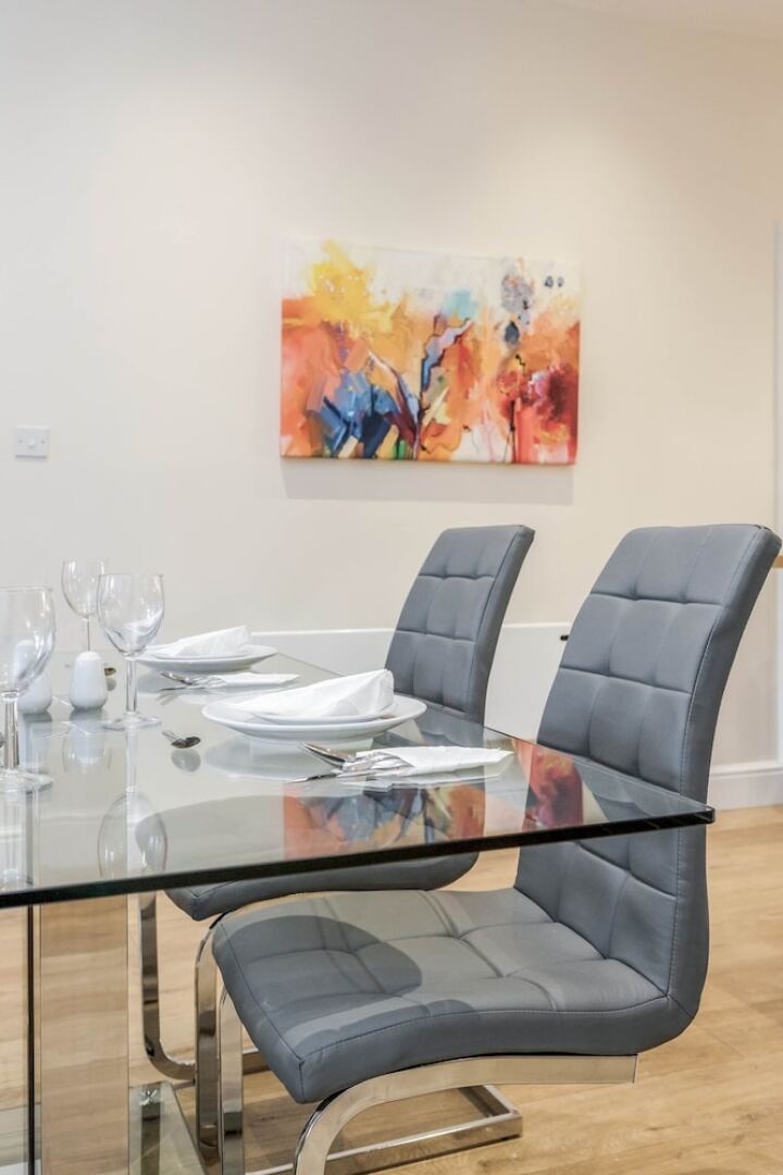 Luxury 2 Bedroom Apartments with Parking