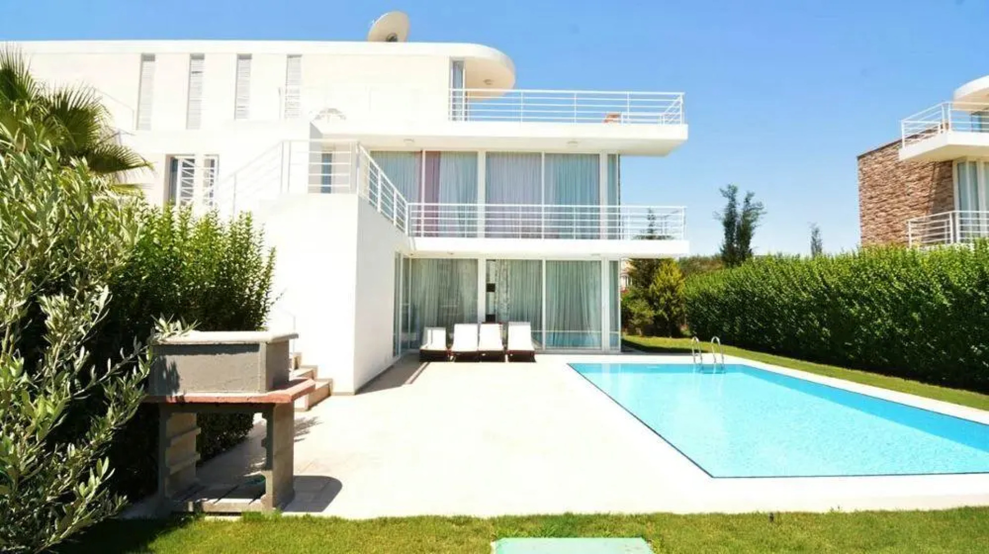 Novron Feronia Villas