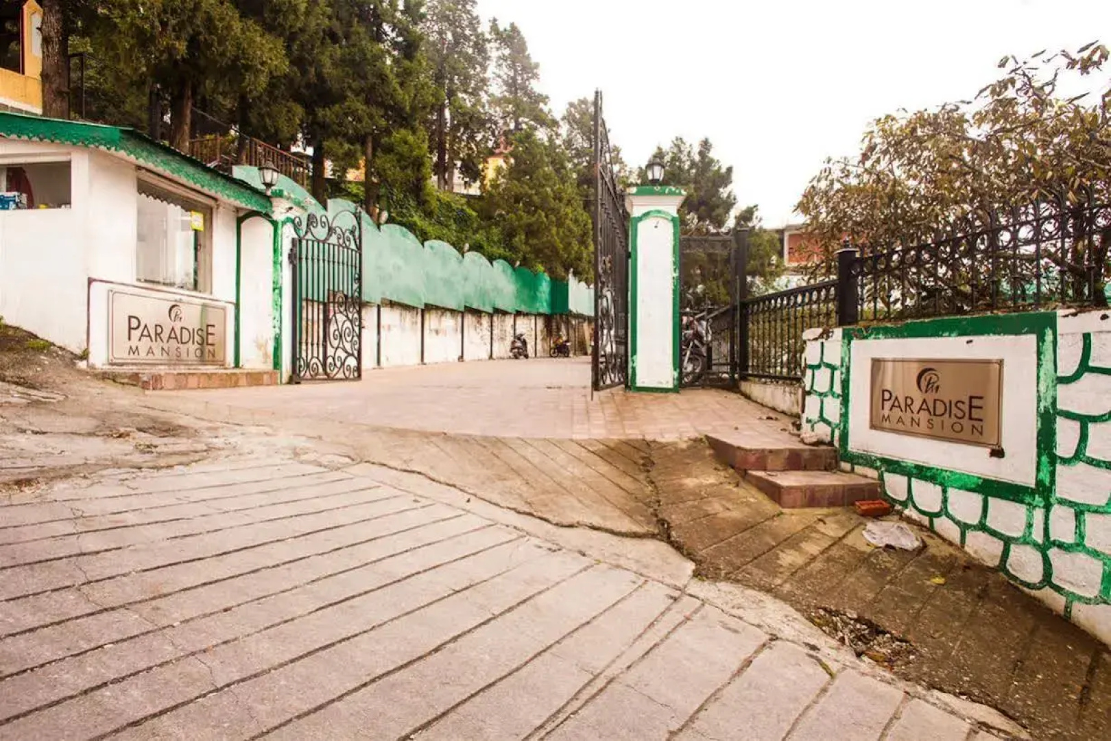 OYO 11839 Hotel Paradise Mansion