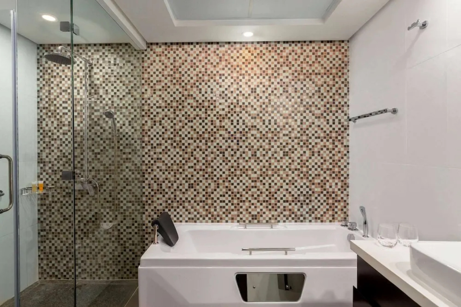 Ramada Hotel And Suites Amwaj Islands