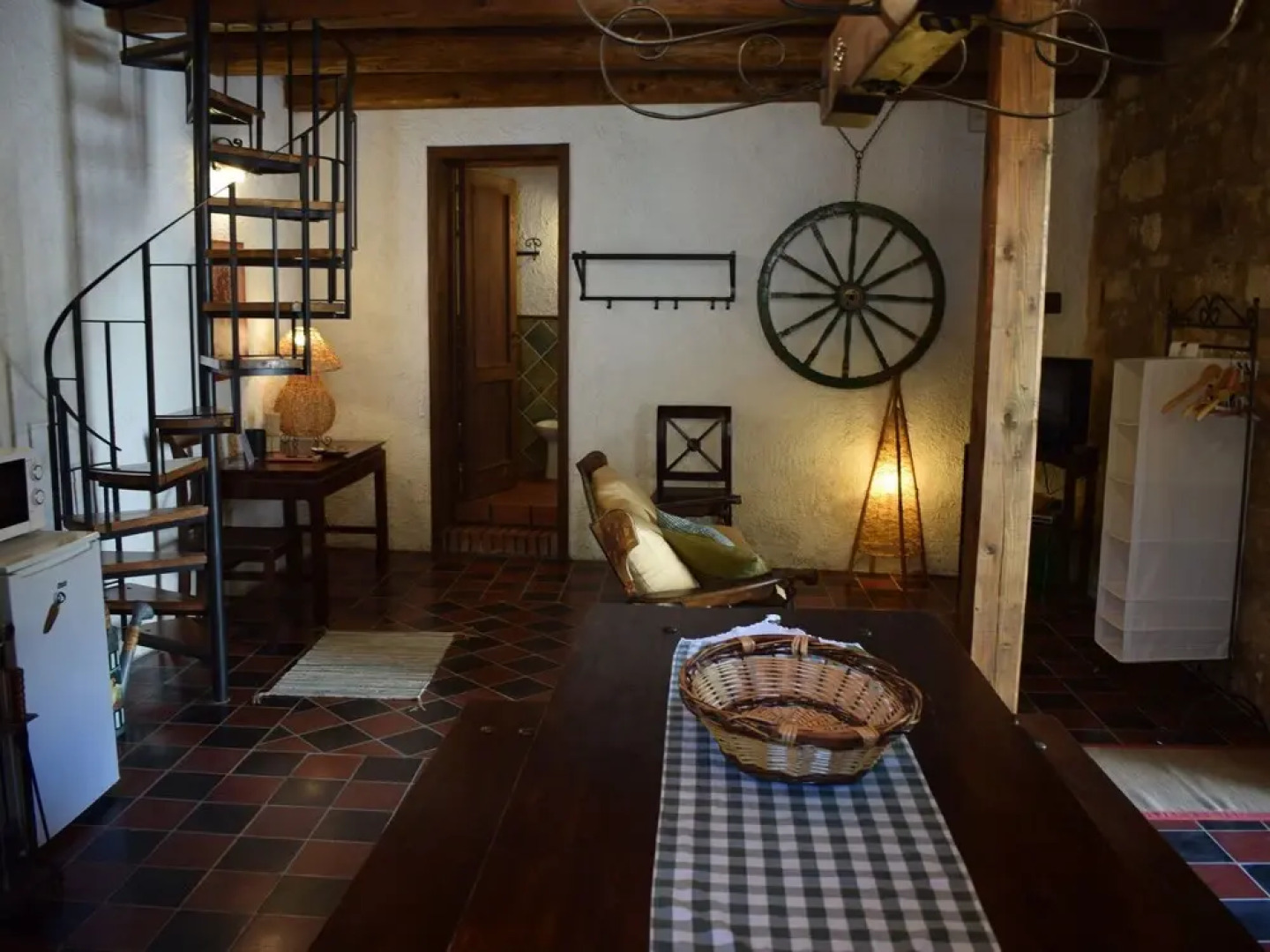 Completely Surrounded by Nature, a Lovely Pool, Sun, Relax!