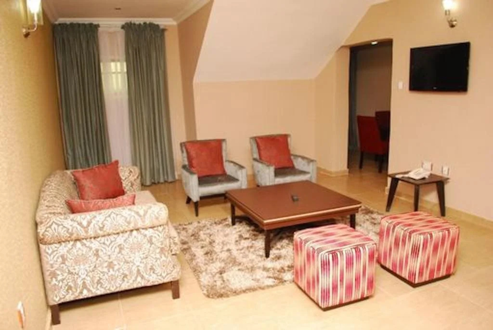 Valley Point Hotel & Suites