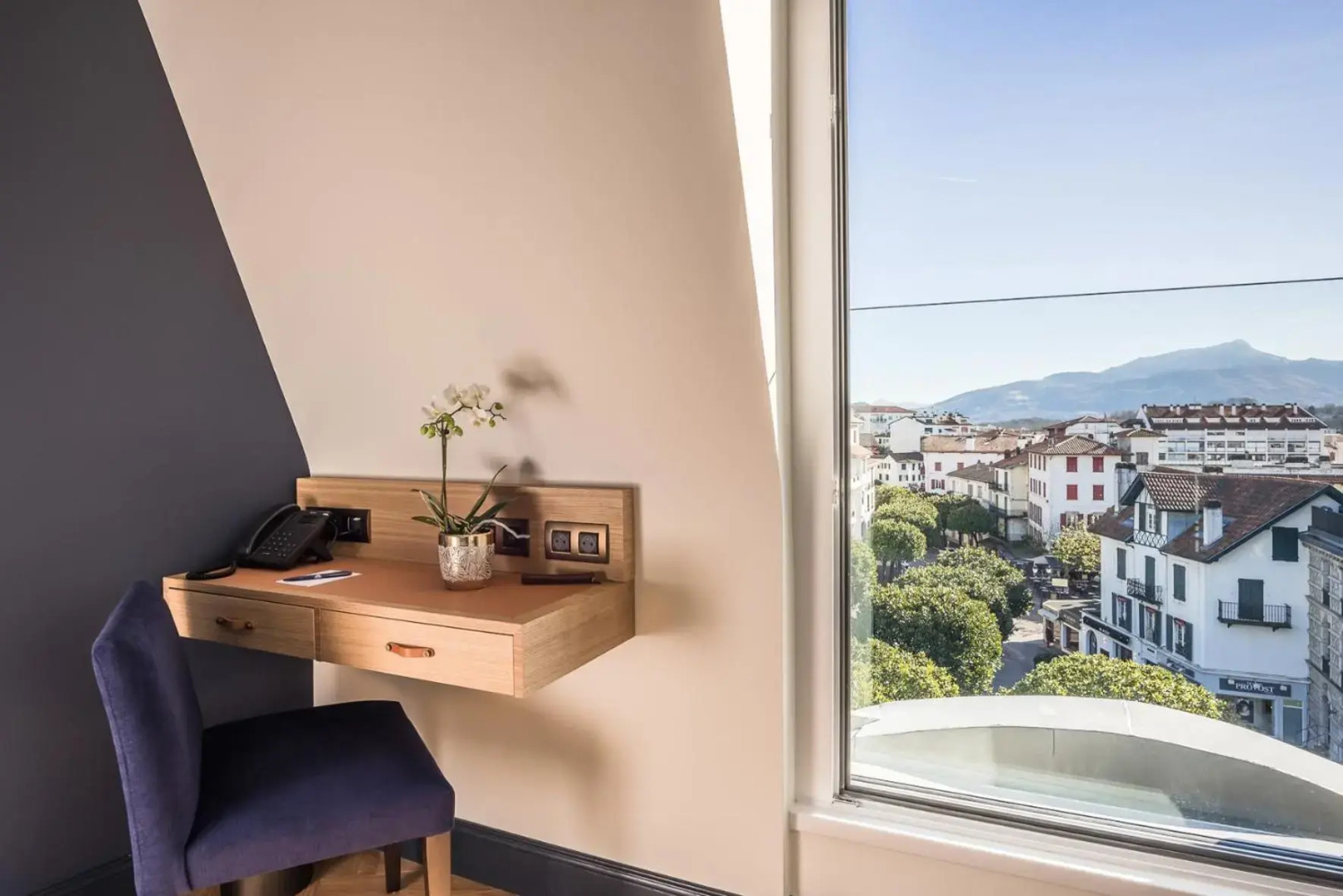 MADISON Saint Jean de Luz - Handwritten Collection