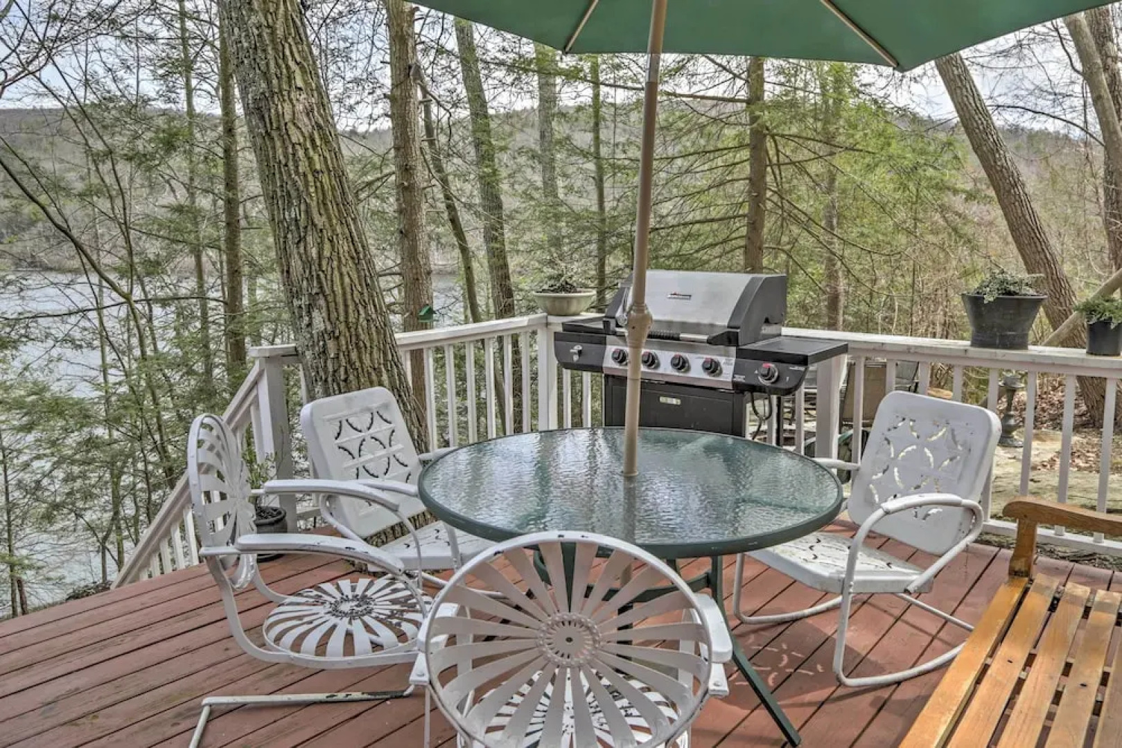 Dainty New Preston Cottage w/ Dock & Lake Views!