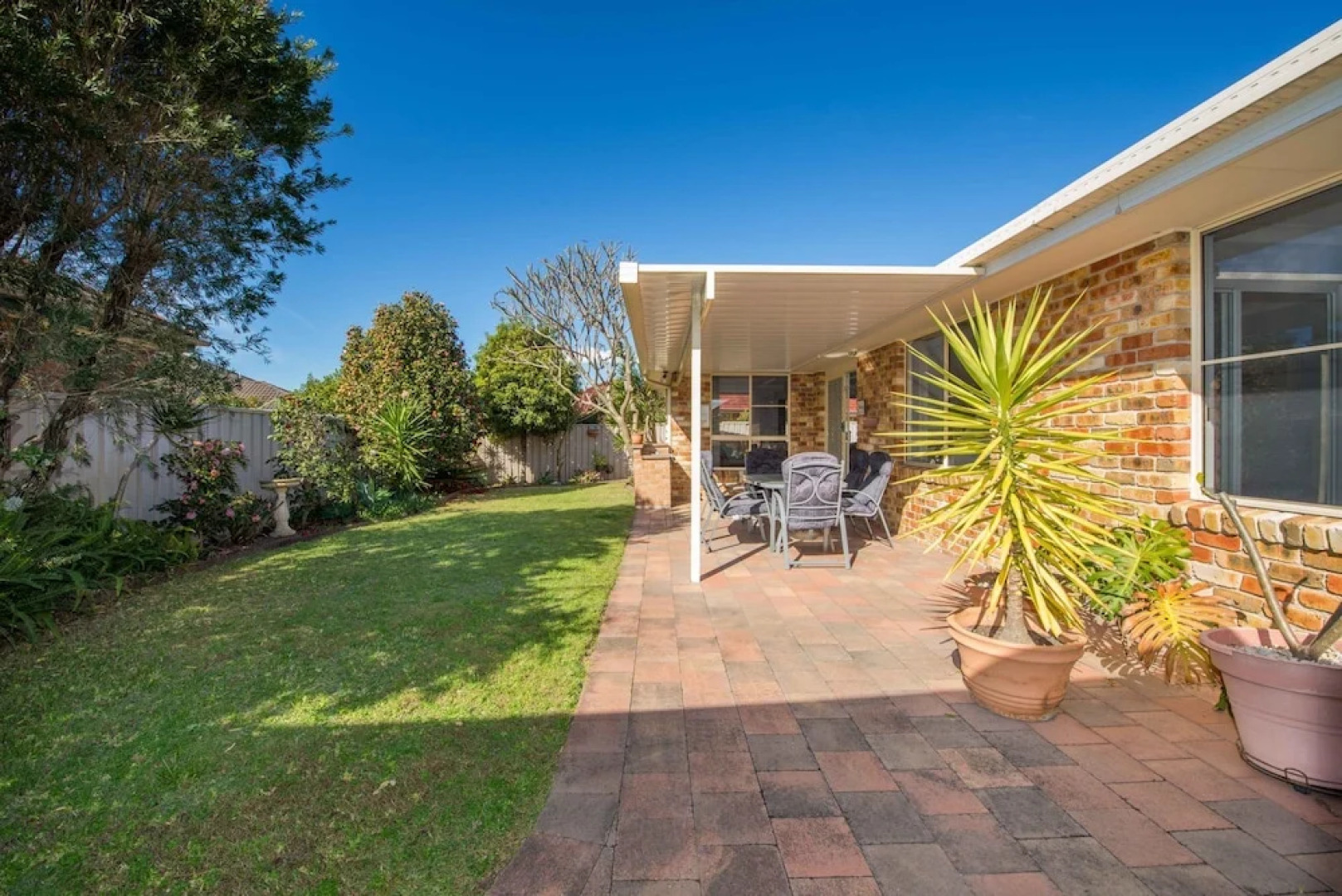 Pebble Pde 1/14 - Fingal Bay