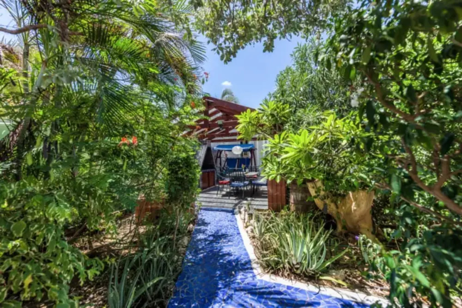 Sunflower Villa Studios By Cmd