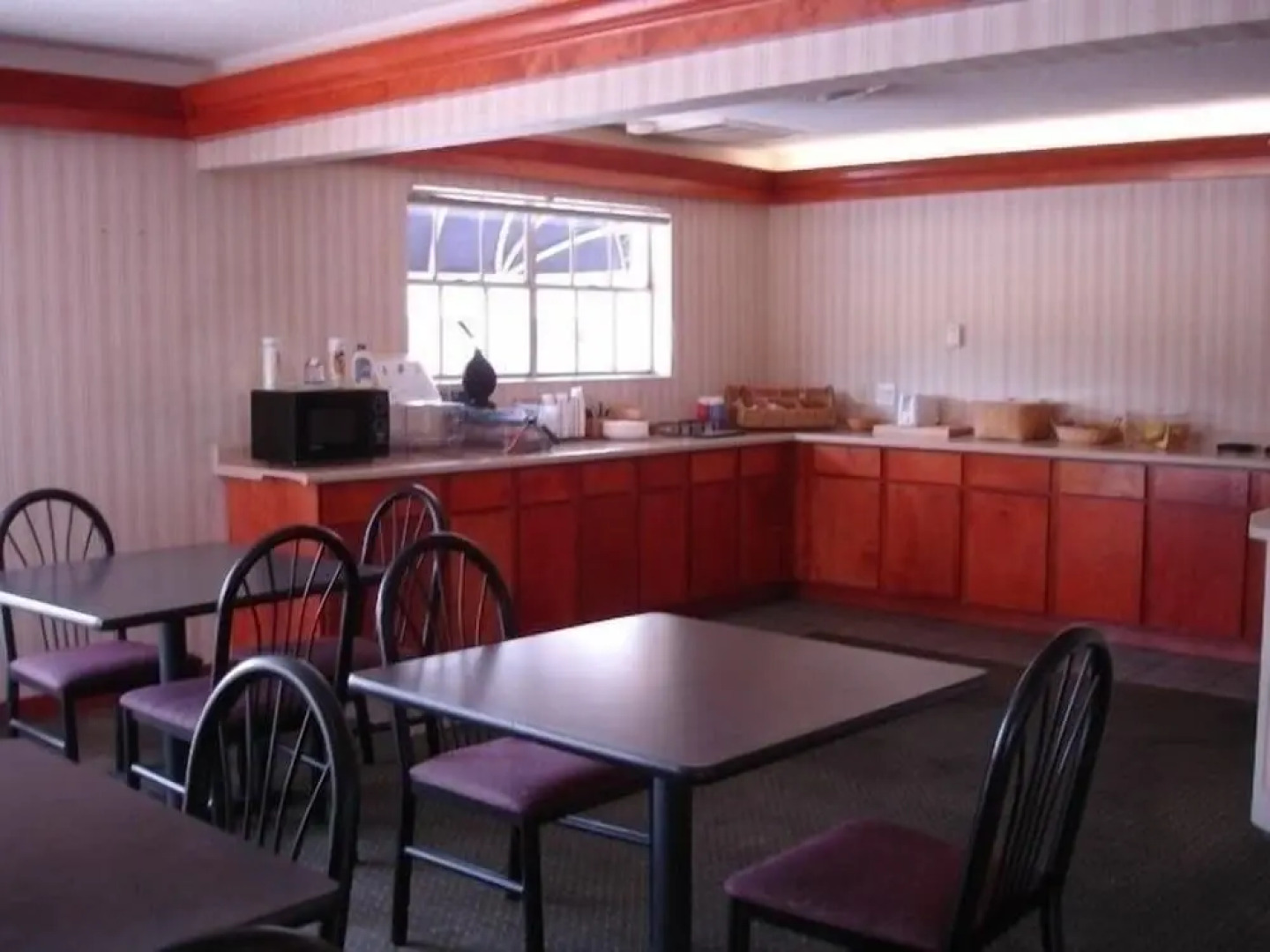 Stratford House Inn and Suites