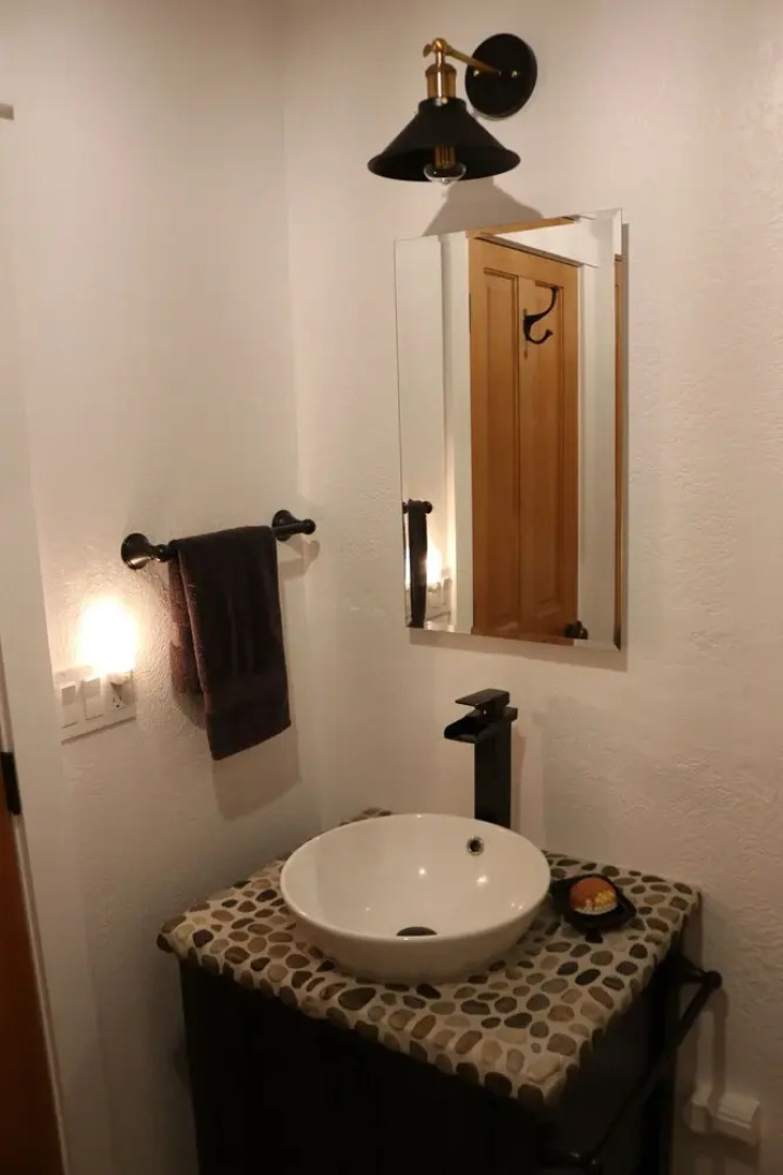 River Stone Inn & Gallery