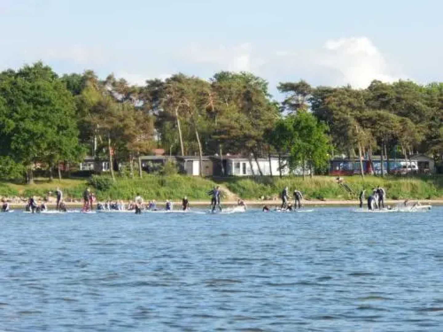 Roter Bungalow am Strand _50m_ _ O
