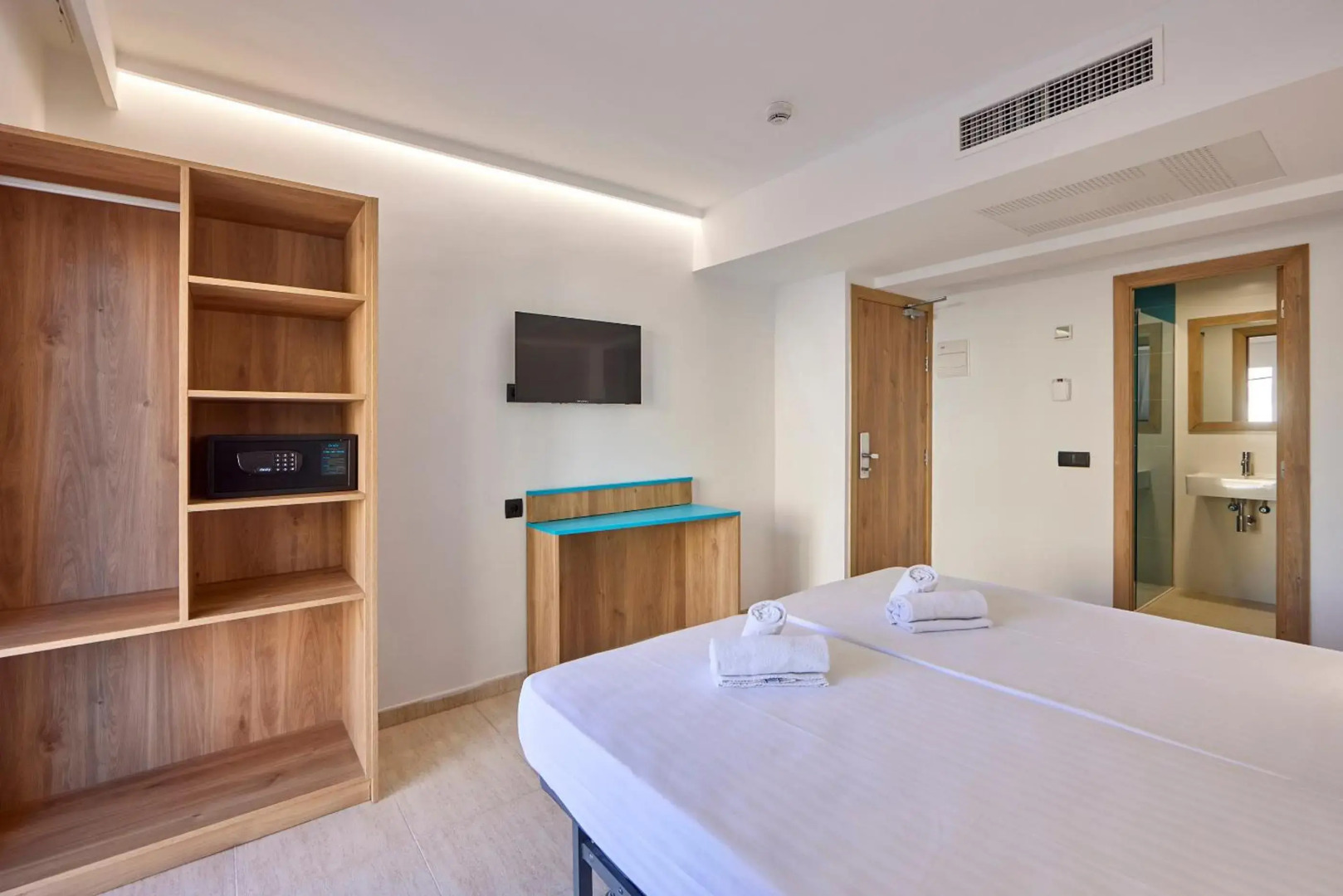 Coconut Waikiki Hotel