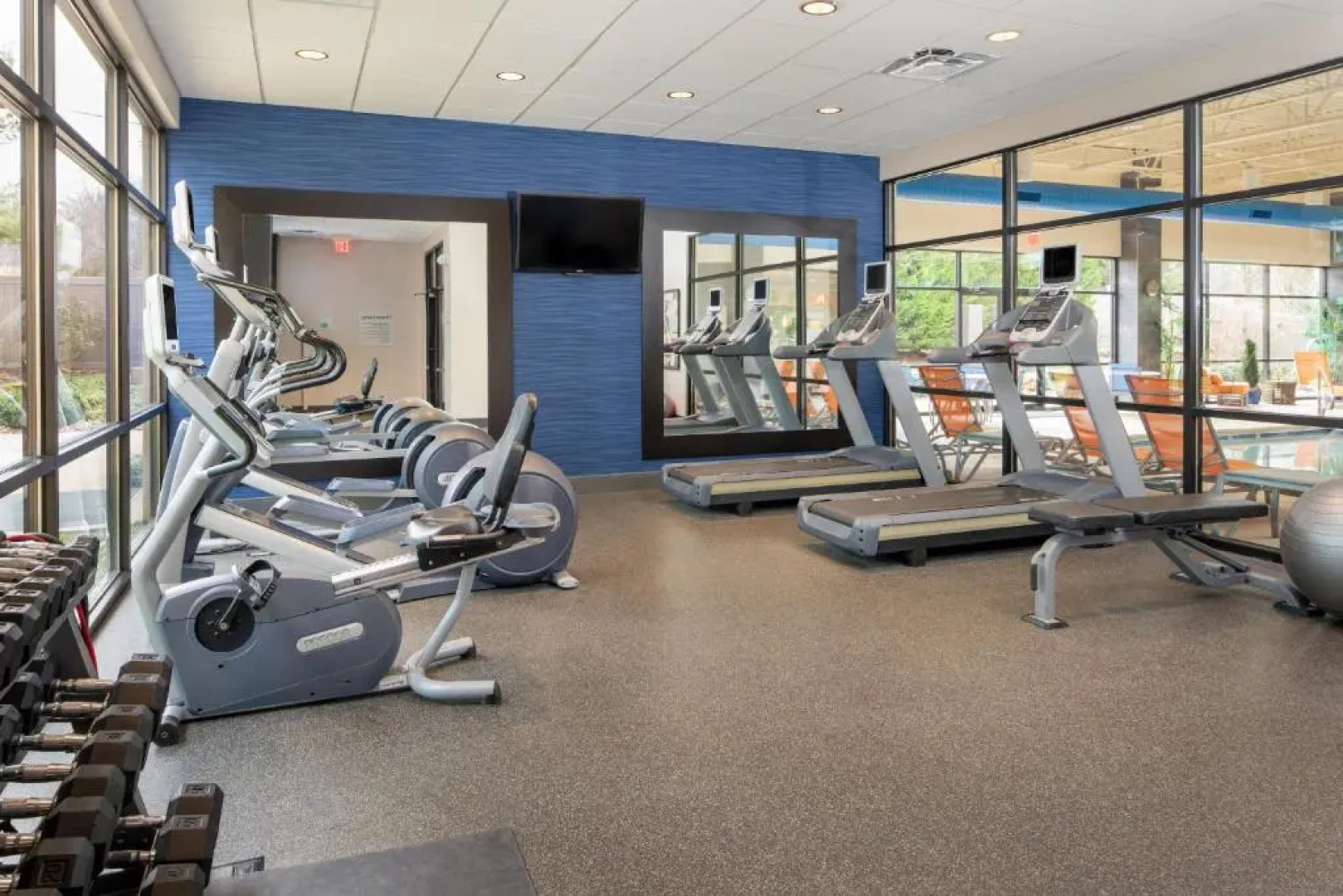 Holiday Inn Hotel & Suites Charleston West by IHG