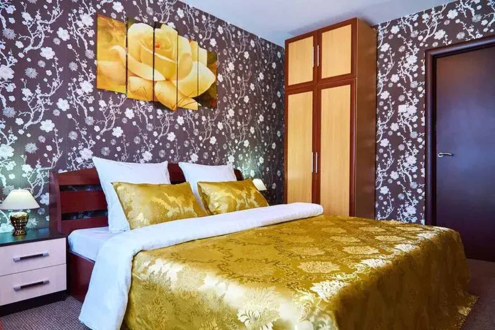 Pyat Zvezd  na pr-te Lenina, d. 104-1