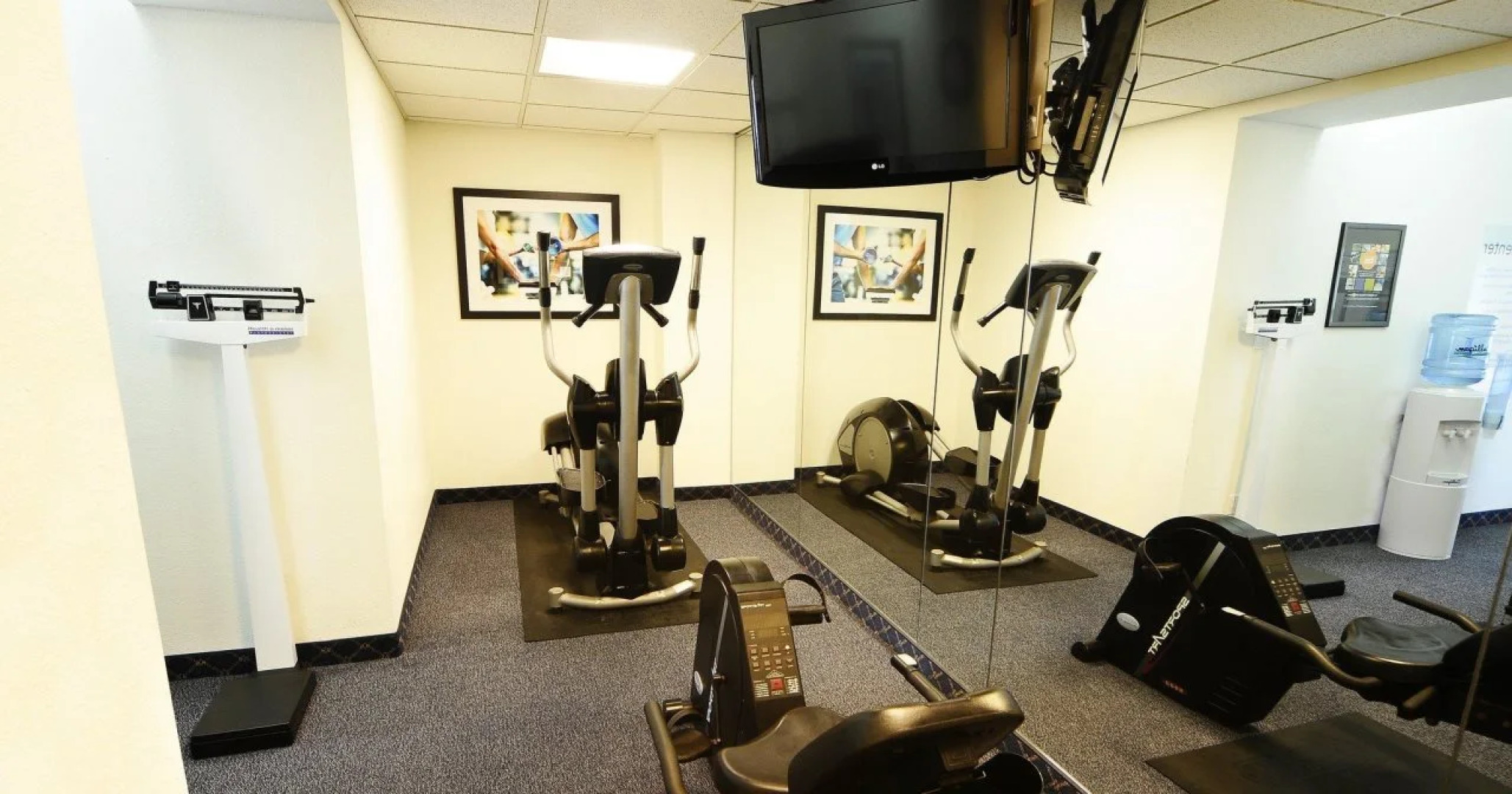 Holiday Inn Express & Suites Delafield by IHG