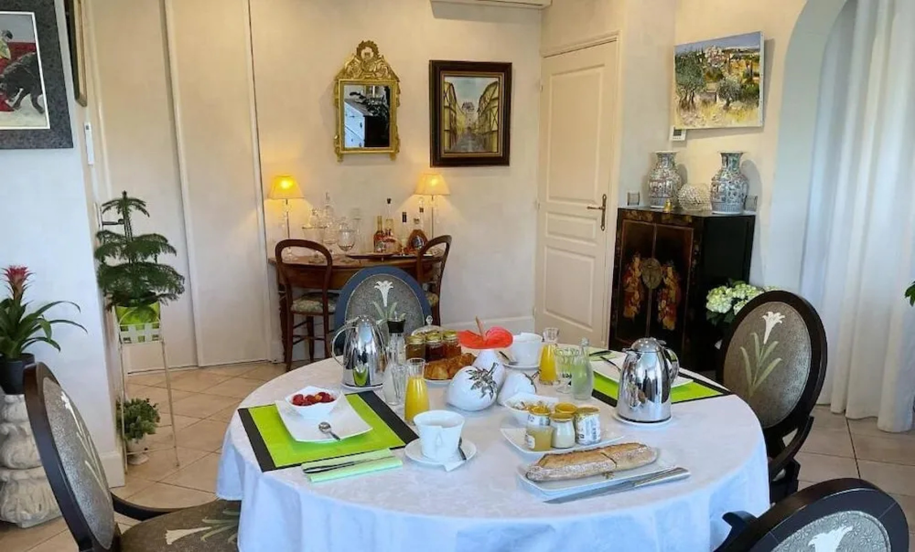 Villa l'Olivier, Chambre d'Hôtes Les Volets Bleus
