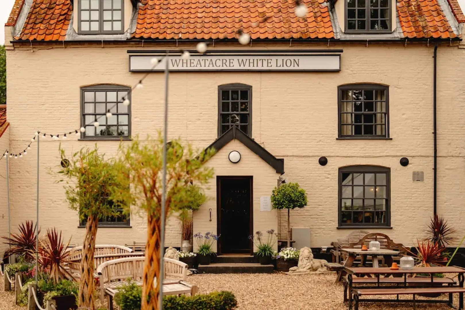 Wheatacre White Lion