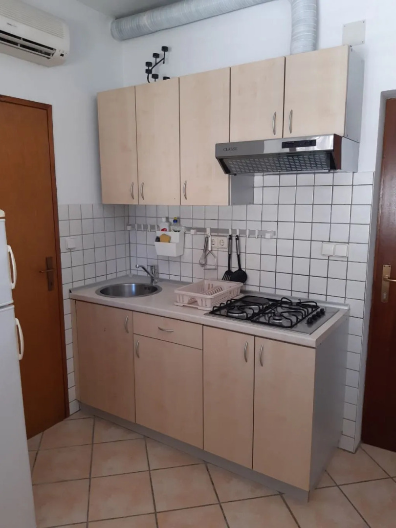 Apartment Mario - afordable & close to center: A2 Pirovac, Riviera Sibenik