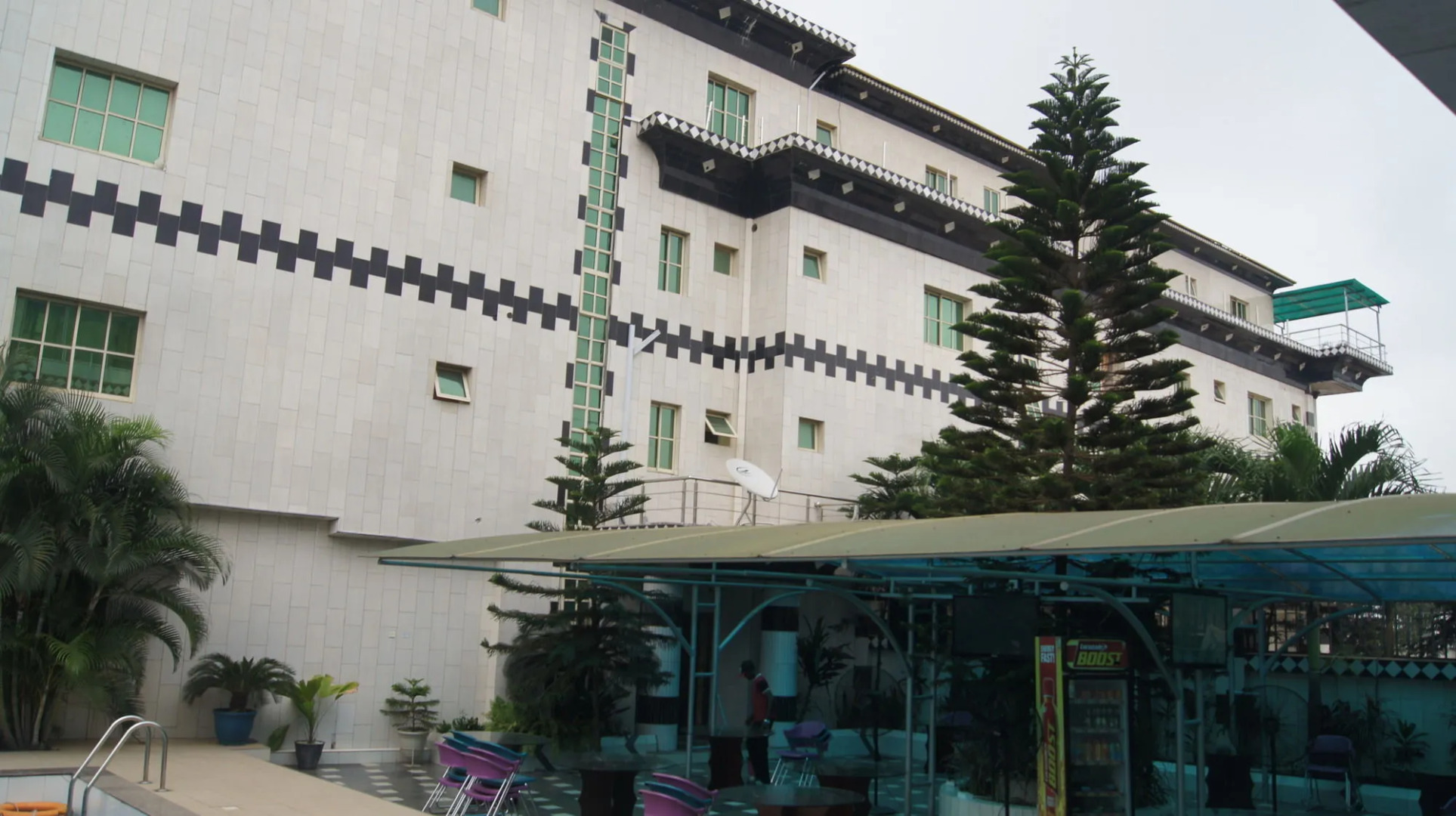 Royalview Hotel And Suites