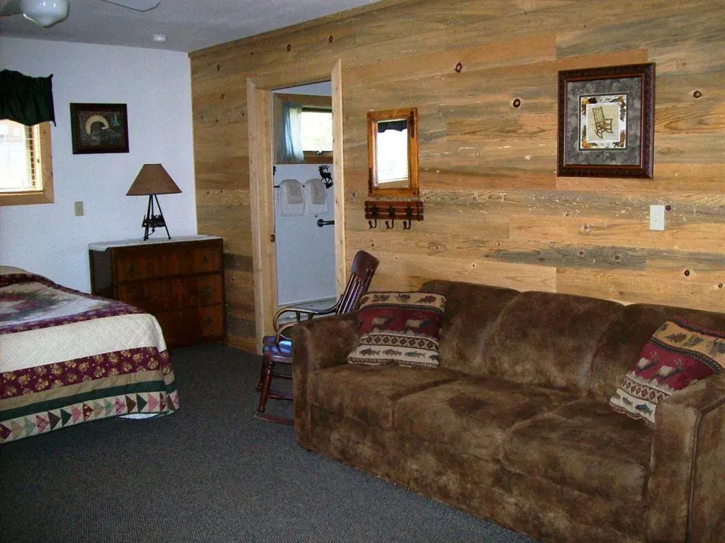 Western Riviera Lakeside Lodging