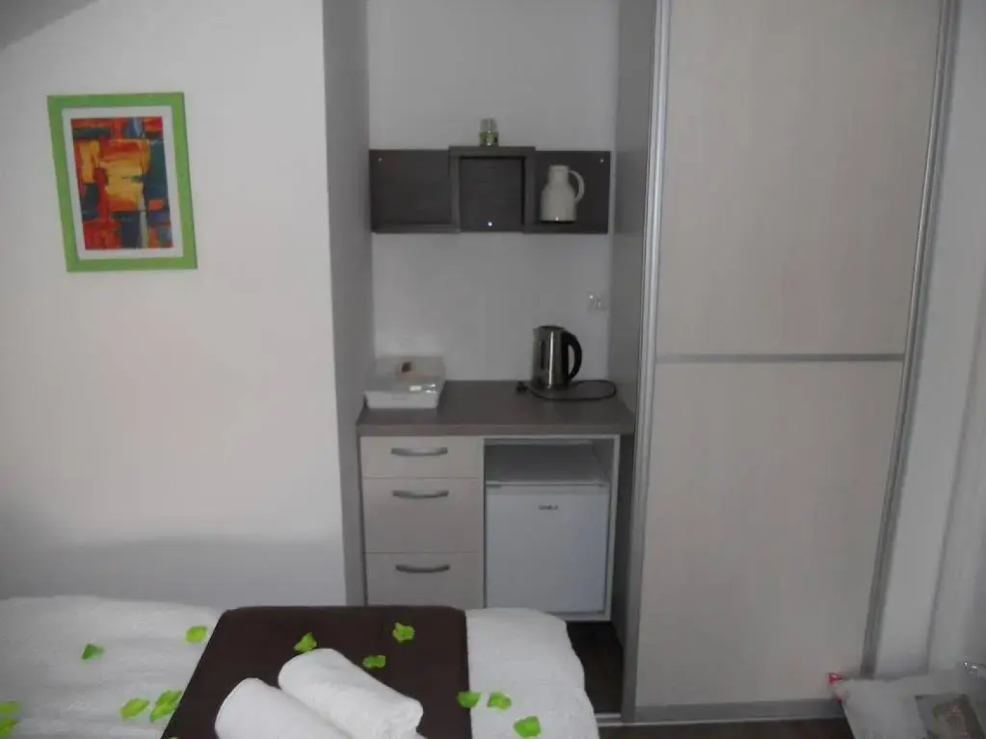 AppleLine Apartments