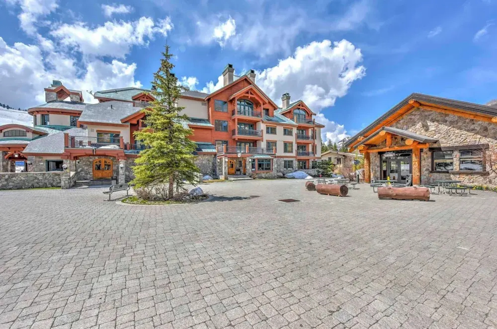Ski-in/ Out Solitude Ski Village Condo w/ Hot Tub