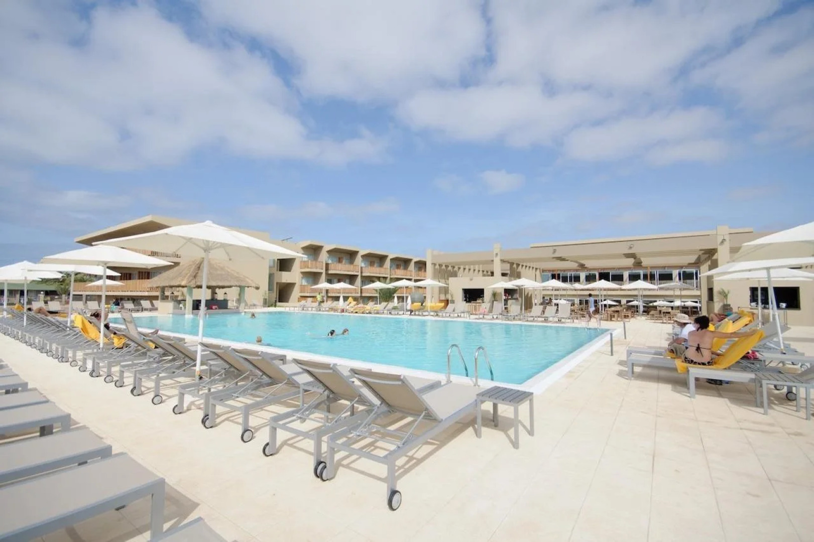 Hotel Oasis Salinas Sea