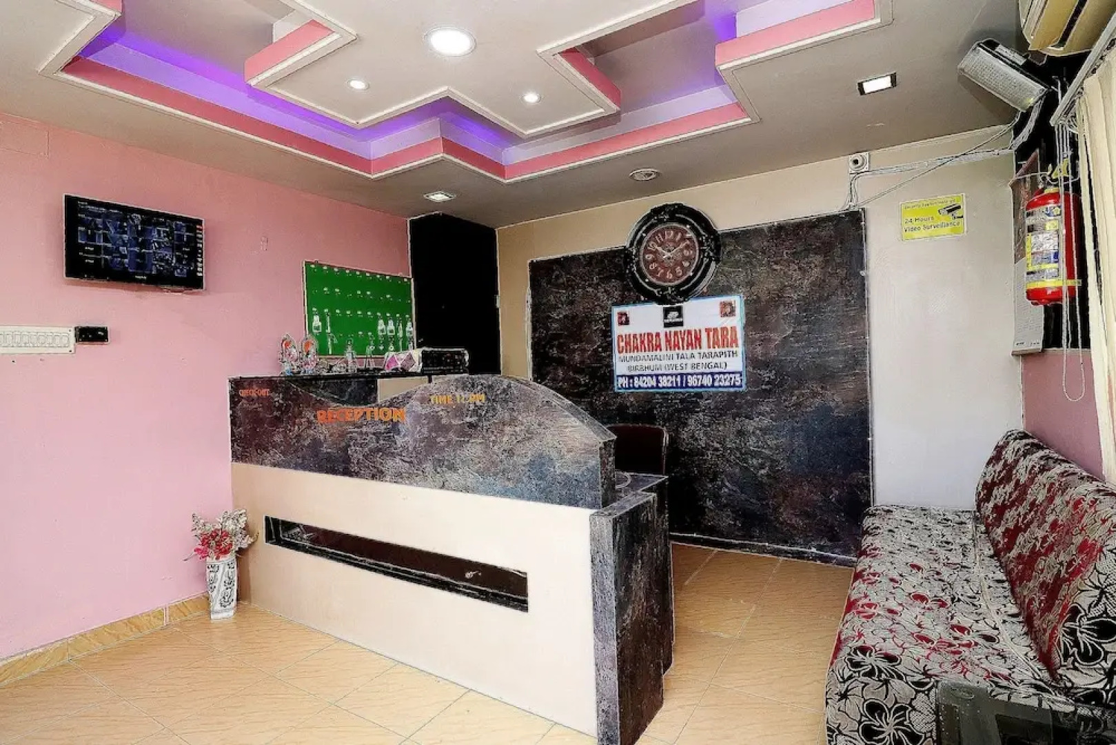 Capital O 16872 Chakra Nayan Tara