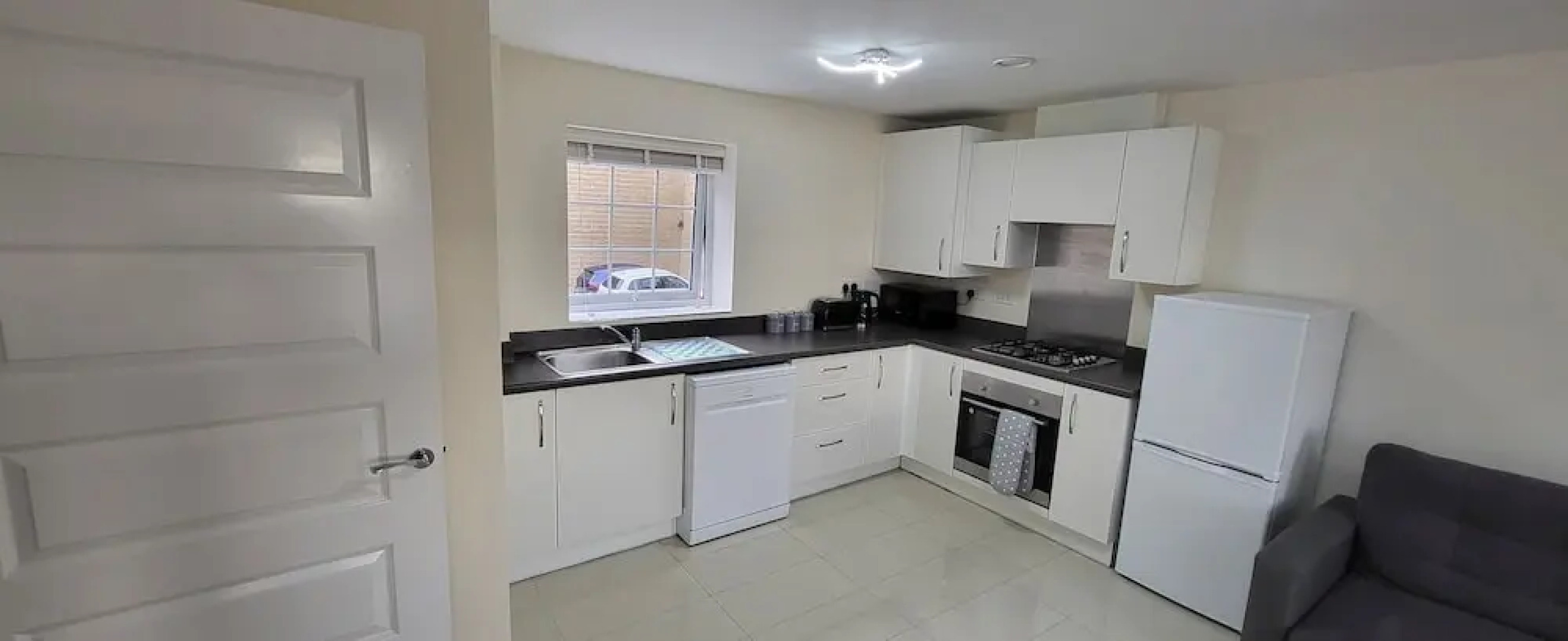 Inviting 6-bed House in Nuneaton