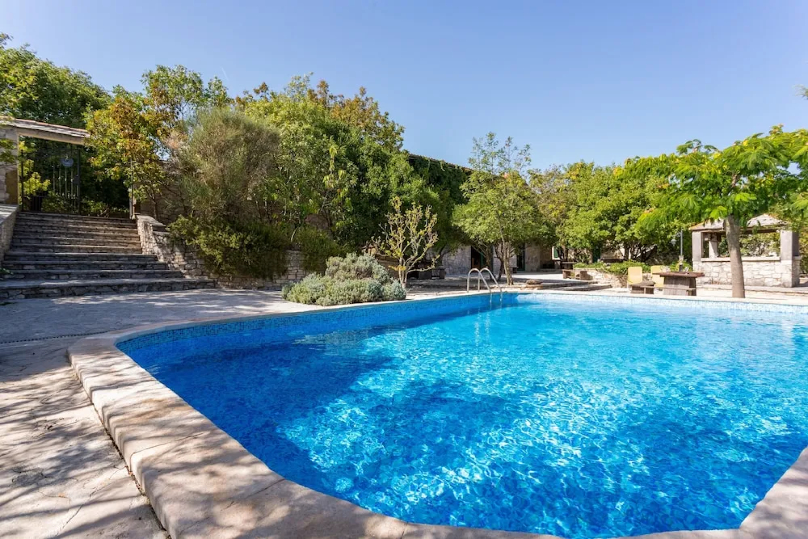 Rooms & Villas Nono Ban