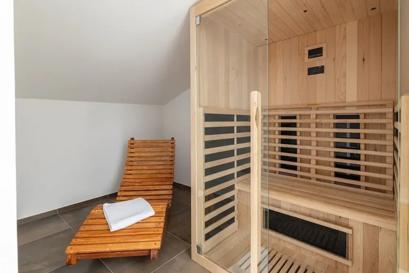 Villa Betelgeuse Supernova