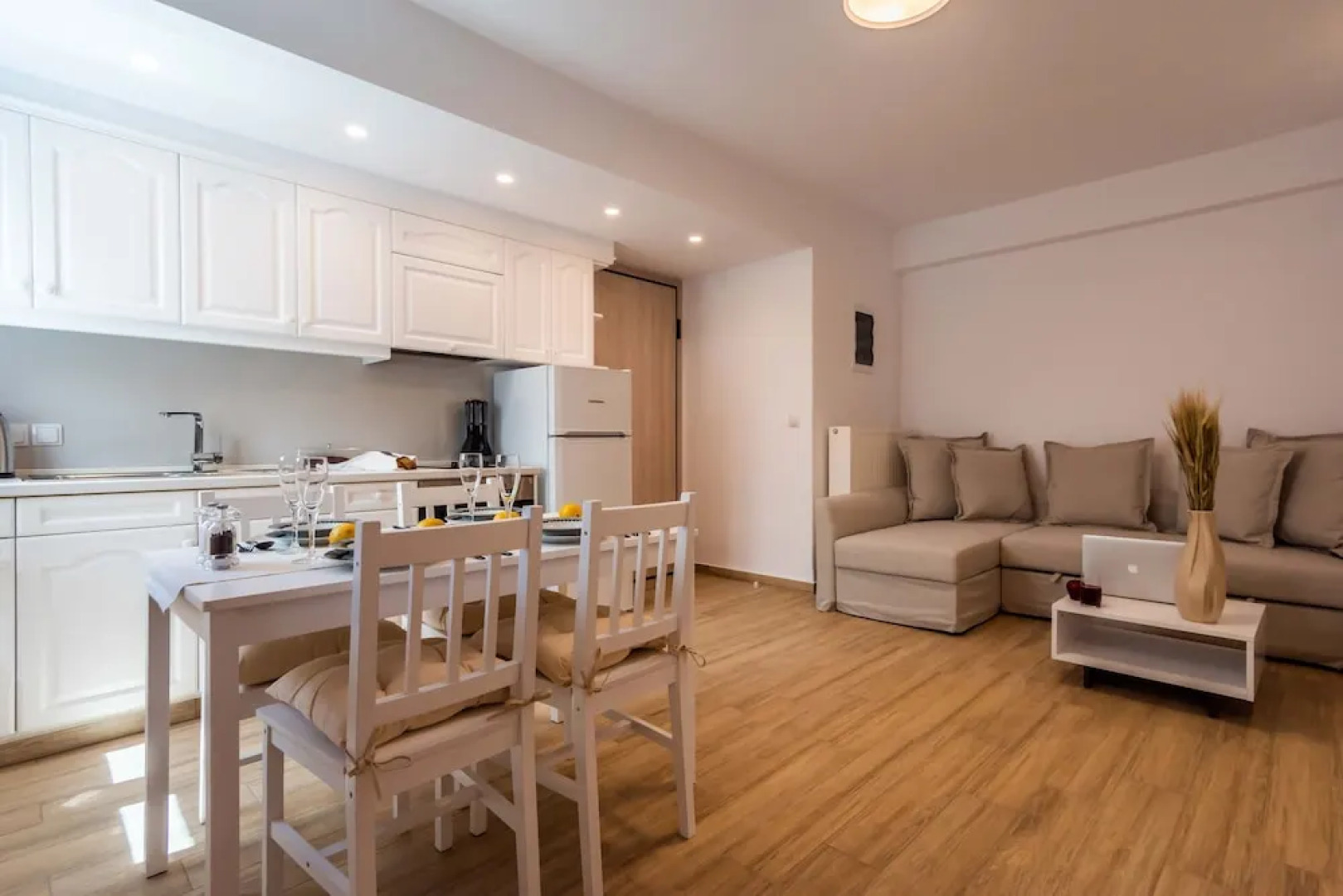 White Rock Milos Suites