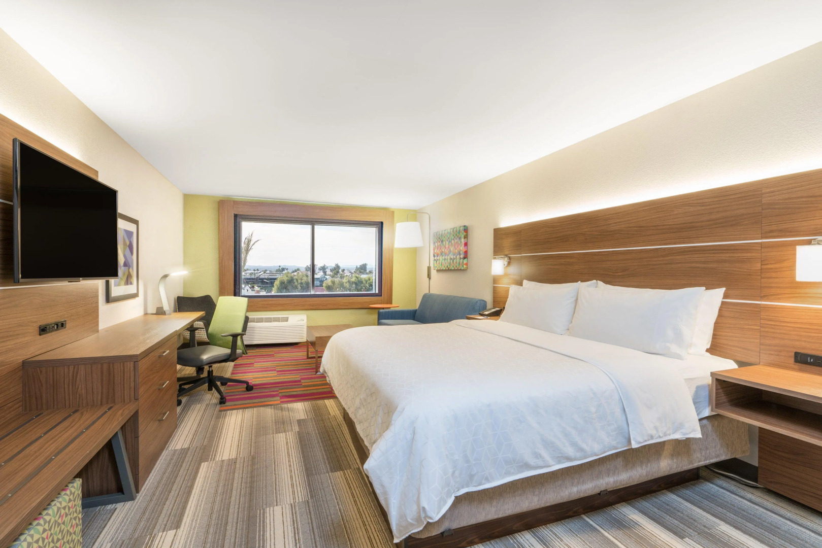 Holiday Inn Express & Suites Lake Havasu - London Bridge by IHG