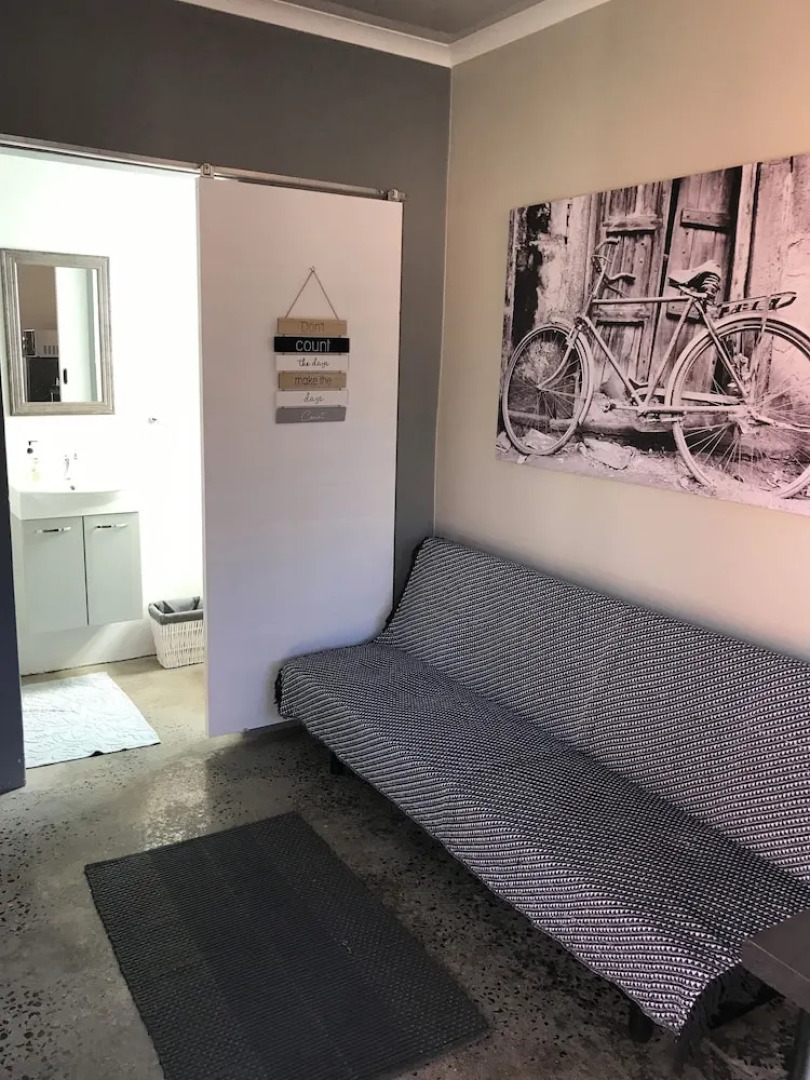 28 La Rochelle Bed & Breakfast