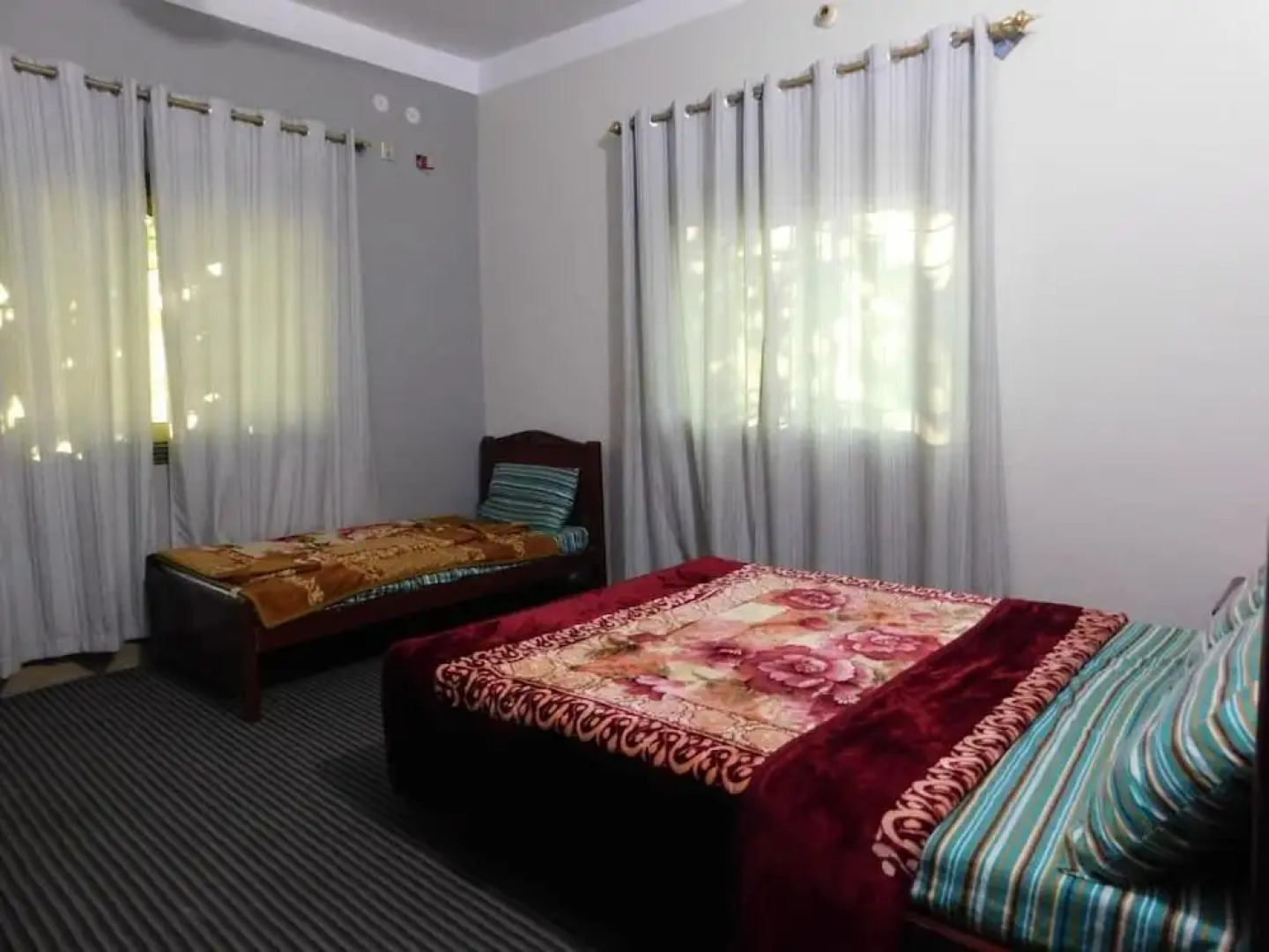 Hotel Pine Breeze And Restaurant