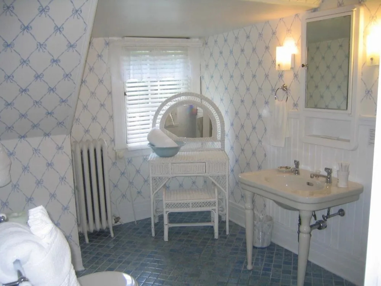 The Four Chimneys Inn