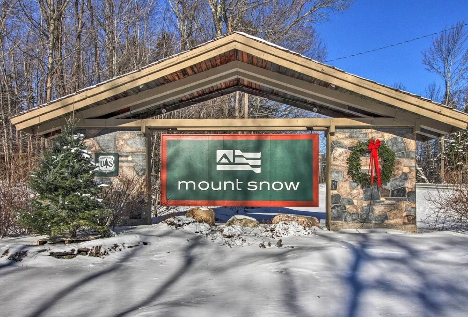 4 Mi to Mount Snow: West Dover Cabin w/ Game Room