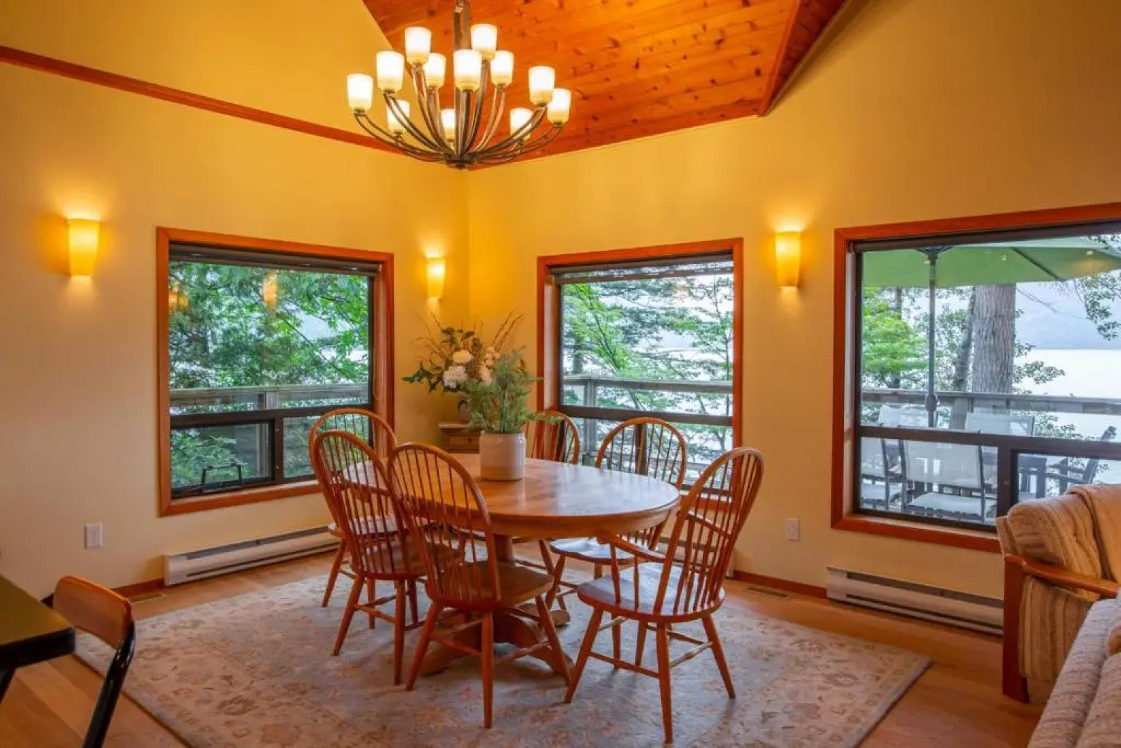 The Overlook, Luxury Lakeside Home with Dock