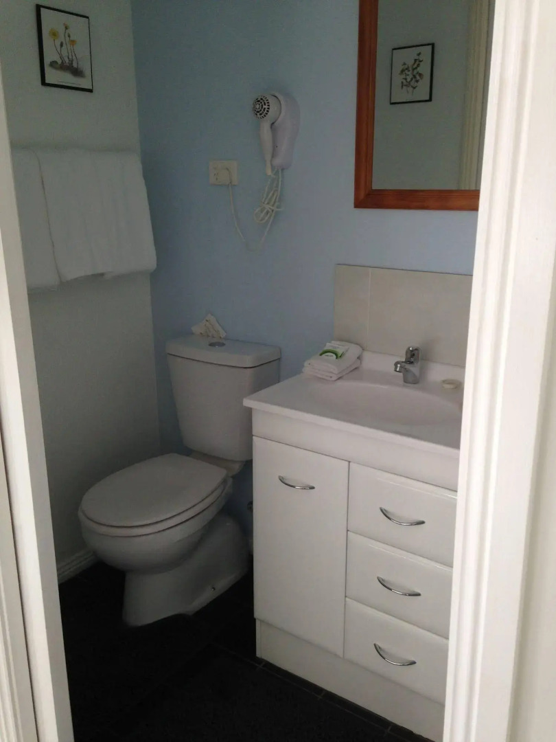 Storm Bay Guest House & Cottage