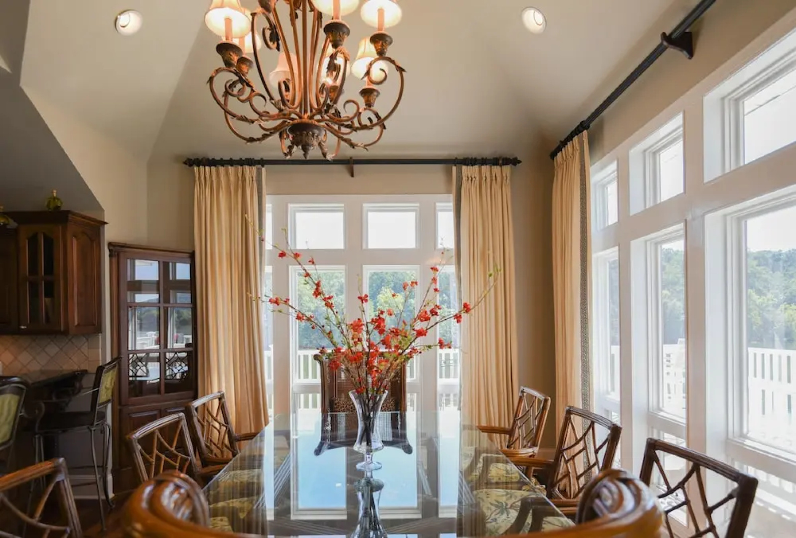 Large Home On Private Peninsula With Hot Tub + Sauna! 4 Bedroom Home